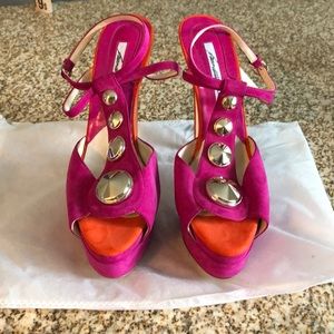 💥Sold💥 Orange & fuchi w gold ankle strap sandal